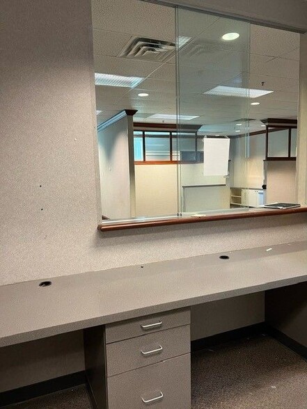 More Photos Of 555 E County Line Rd, Greenwood Medical For Lease