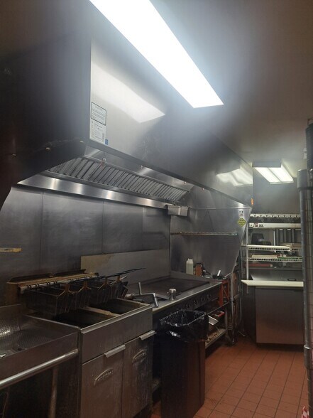 More Photos Of 500 W North St, Enterprise Restaurant For Sale