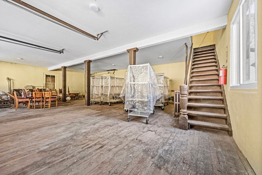 More Photos Of 68 Brook St, Croton On Hudson Showroom For Sale