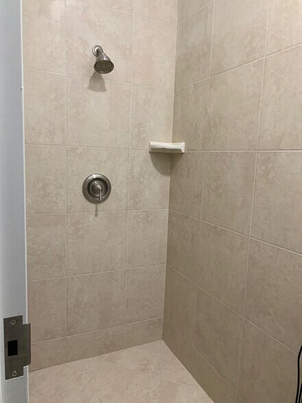 More Photos Of 2830 W State Road 84, Fort Lauderdale Flex For Sale