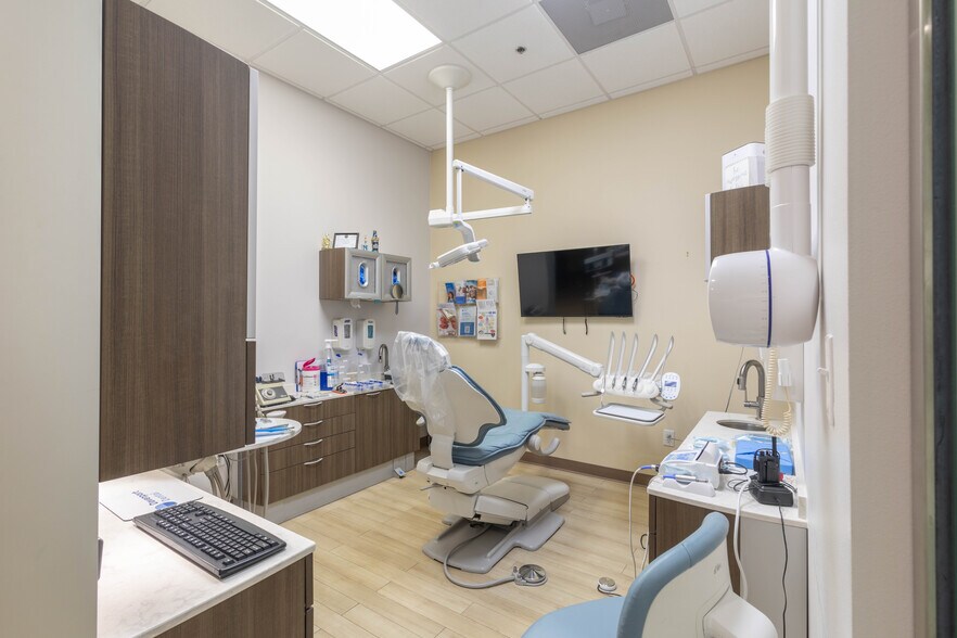 More Photos Of E Del Mar Blvd @ Winfield Pkwy, Laredo Unknown For Lease