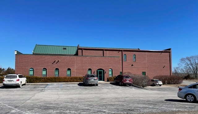 More Photos Of 1330 Commercial St, Warsaw Office For Sale