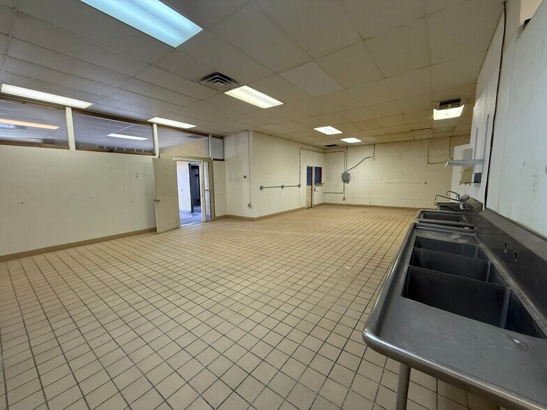 More Photos Of 1335 Railroad St, Paso Robles Storefront For Lease