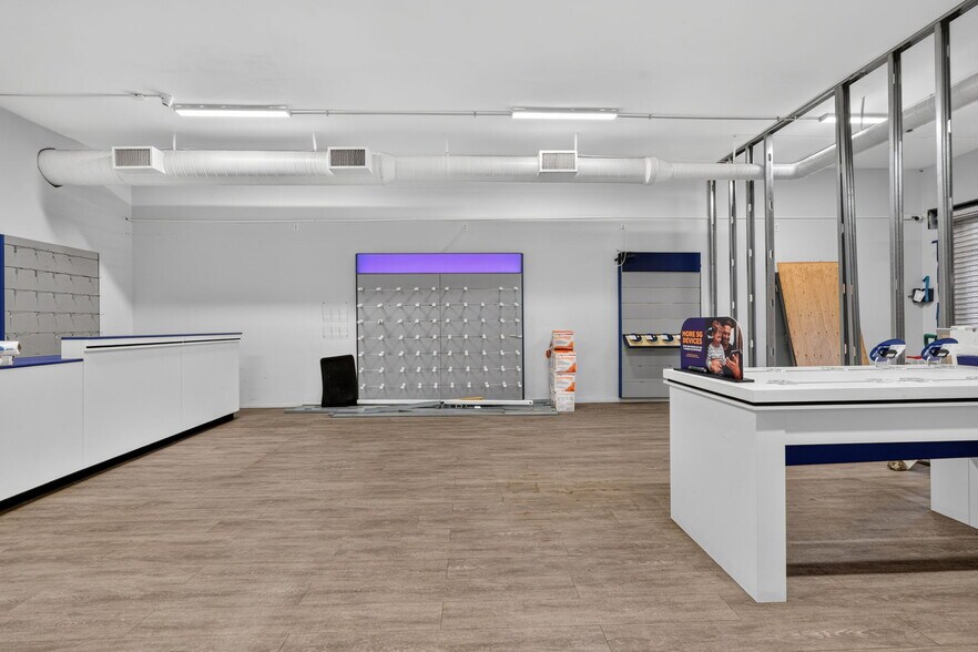 More Photos Of 1005 W Broadway Ave, Minneapolis Storefront For Sale