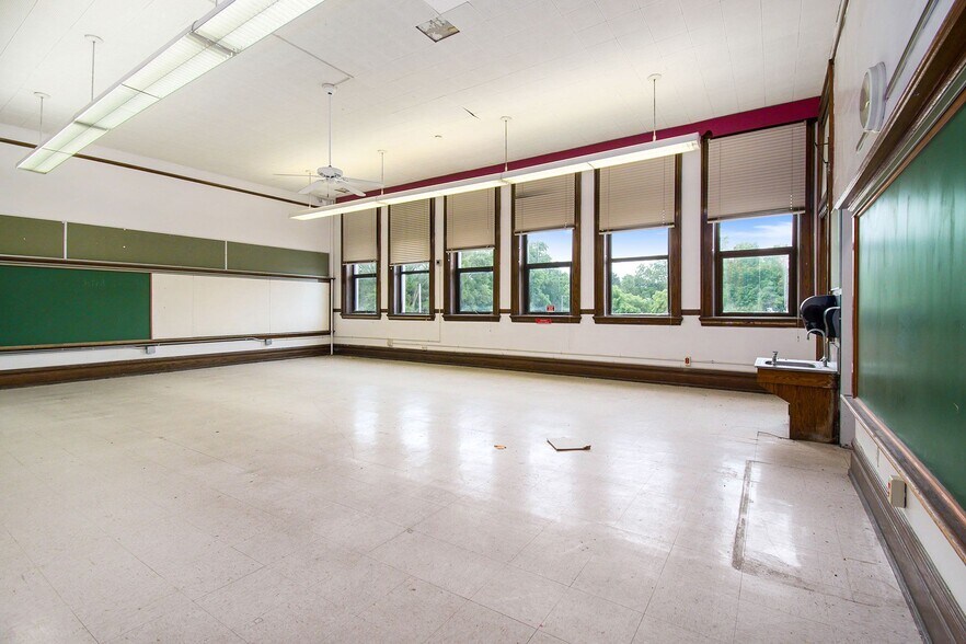 More Photos Of 485 SW Capital Ave, Battle Creek Religious Facility For Sale