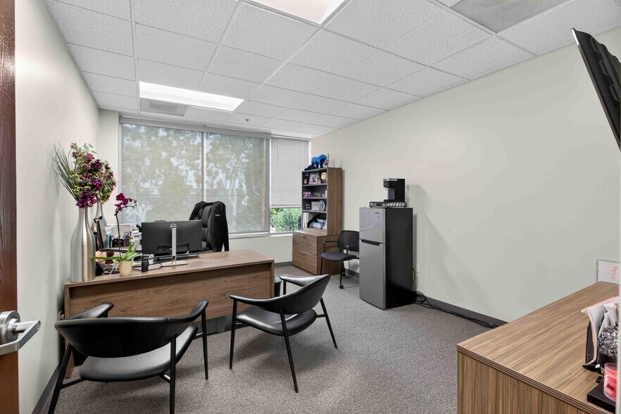 More Photos Of 9031 N Lurline Ave, Chatsworth Distribution For Lease