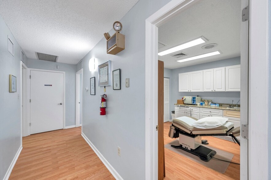 More Photos Of 561 S Duncan Ave, Clearwater Medical For Sale