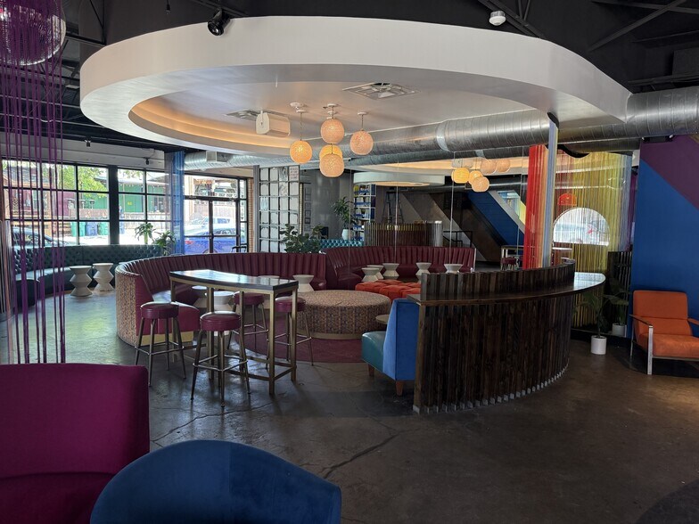 More Photos Of 314 E Hickory St, Denton Freestanding For Lease