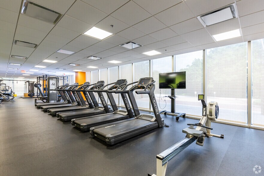 More Photos Of 6277 Sea Harbor Dr, Orlando Office For Sale