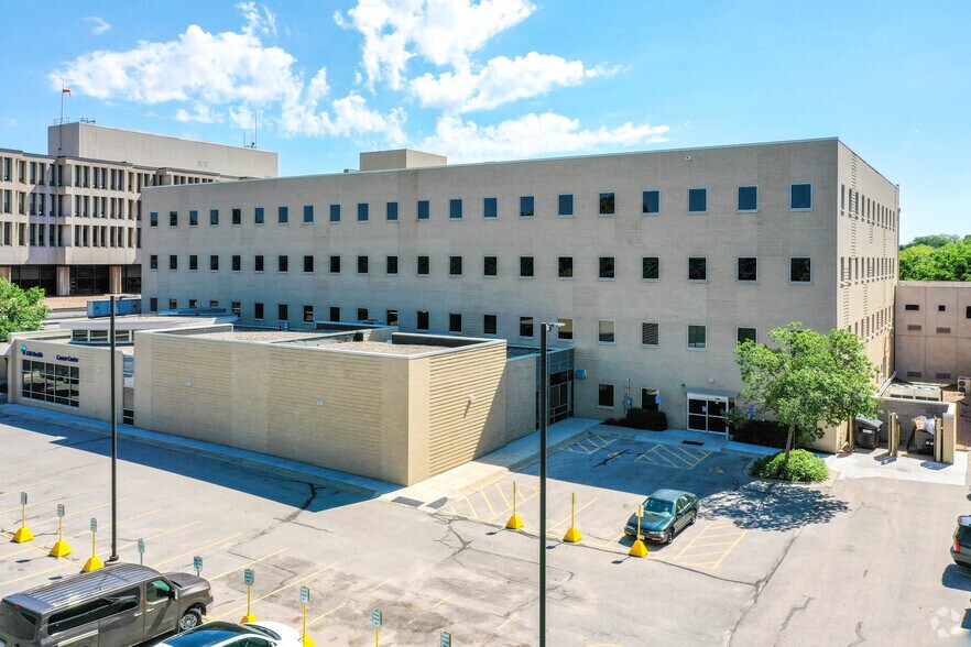 More Photos Of 575 S 70th St, Lincoln Medical For Lease