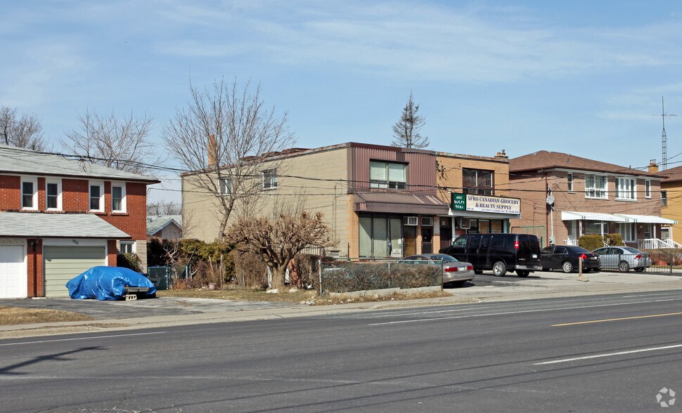 838 Danforth Rd, Toronto, ON M1K 1H5 - Storefront Retail Residential ...