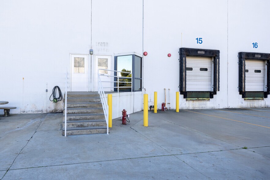 More Photos Of 9282 Pittsburgh Ave, Rancho Cucamonga Warehouse For Lease