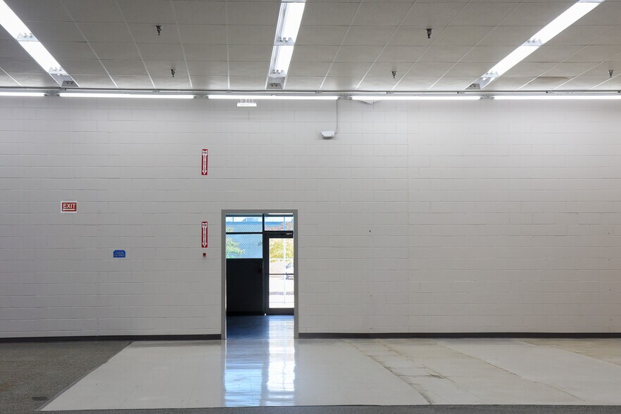 More Photos Of 3943 Denny Ave, Pascagoula General Retail For Lease