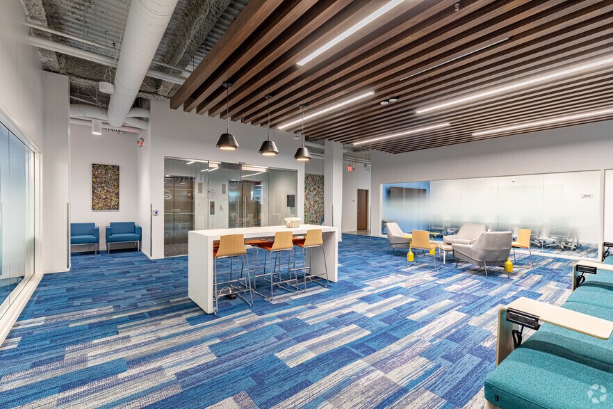 More Photos Of 428 Minnesota St, Saint Paul Office For Lease