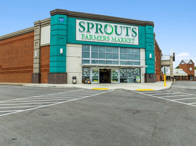 More Photos Of 2136-2196 Gallatin Pike N, Madison Storefront For Lease