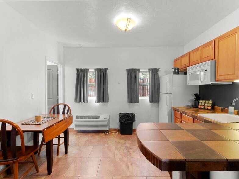 More Photos Of 475 W Main St, Escalante Hotel For Sale