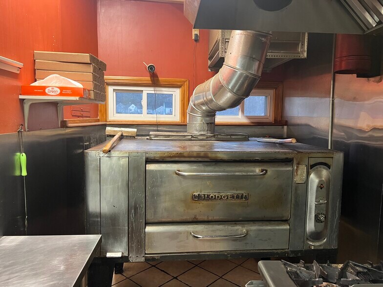 More Photos Of 54 Haverhill St, Andover Storefront Retail Residential For Sale