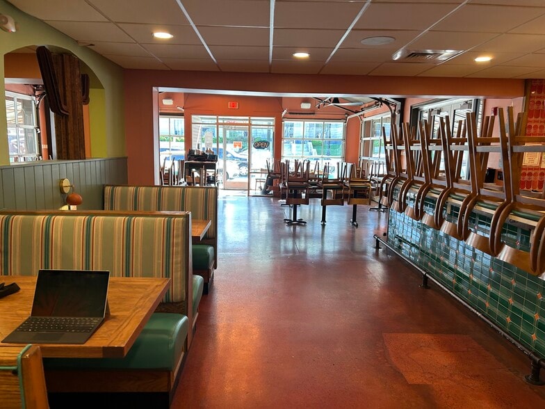 More Photos Of 2015 Belmont Blvd, Nashville Restaurant For Lease