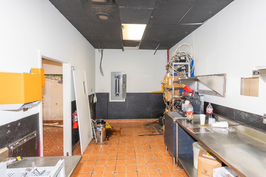 More Photos Of 1704-1710 W Main St, Central Restaurant For Lease