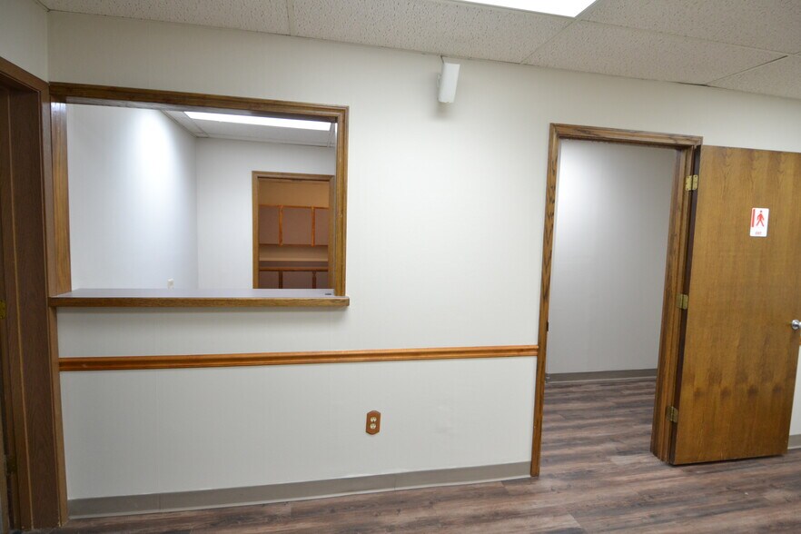 More Photos Of 1 Crown Dr, Kirksville Office For Sale