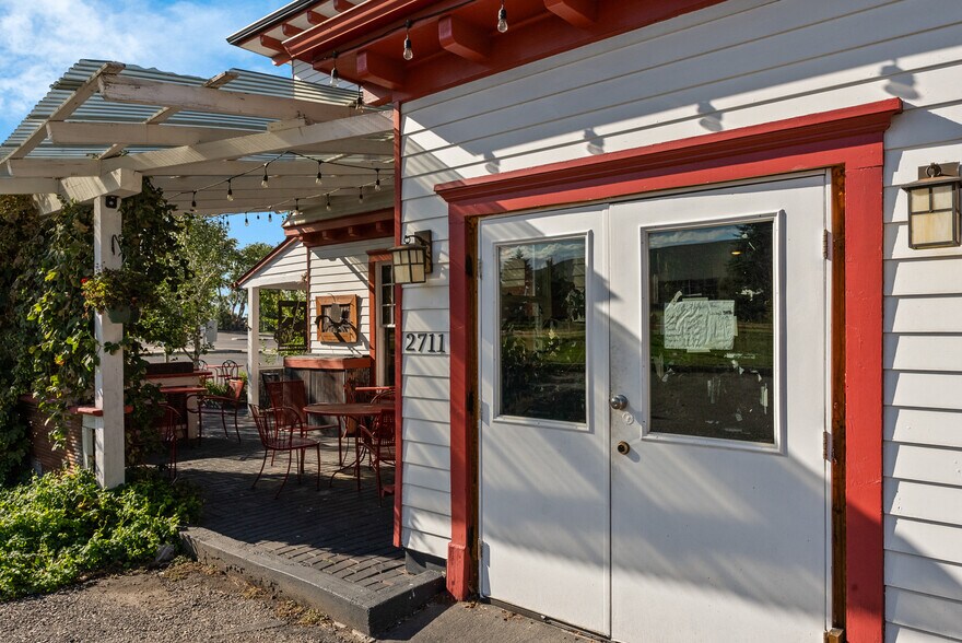 More Photos Of 2711 W College St, Bozeman Restaurant For Sale