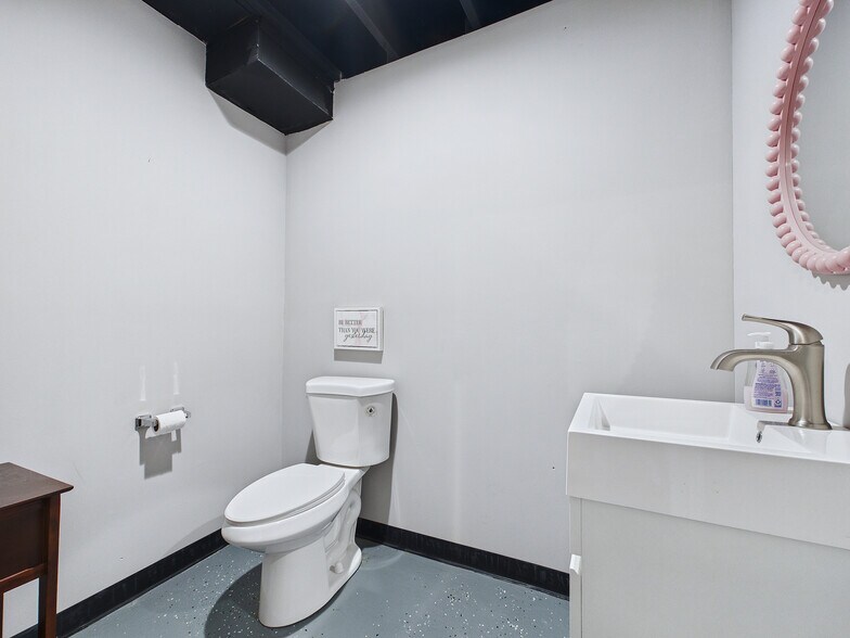 More Photos Of 407 Jacob St, Saint Jacob Specialty For Sale