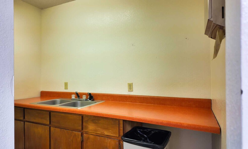 More Photos Of 11763 N Us-319, Thomasville Manufacturing For Sale