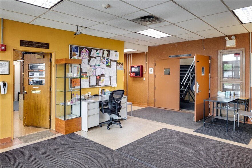 More Photos Of 16711 73rd Ave, Fresh Meadows Religious Facility For Lease