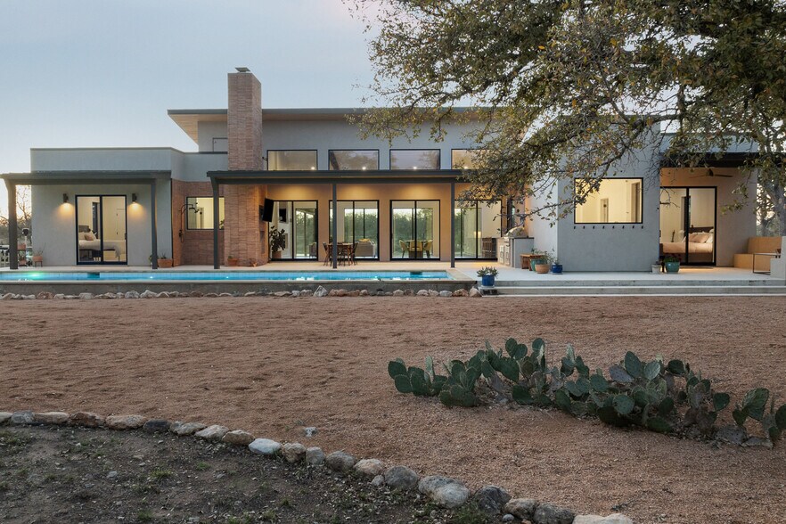 More Photos Of 444 Klein Rd, Stonewall Flex For Sale