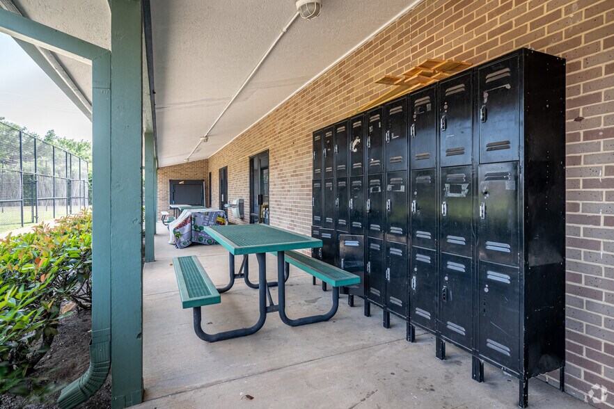 More Photos Of 2553-2555 Cordes Dr, Sugar Land Medical For Sale