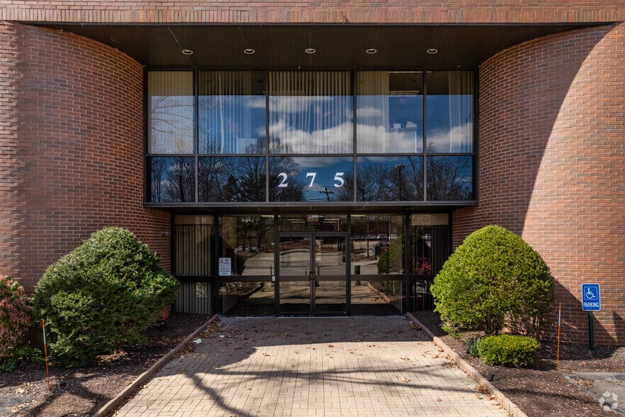 More Photos Of 275 Turnpike St, Canton Office For Lease