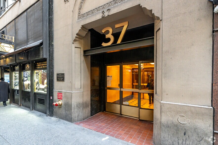 More Photos Of 37 W 47th St, New York Office For Lease