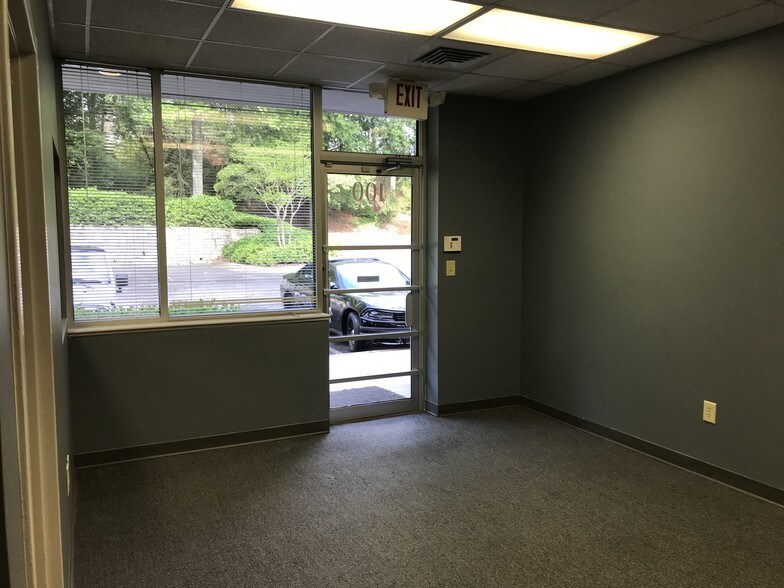 More Photos Of 1220 Kennestone Cir, Marietta Warehouse For Lease