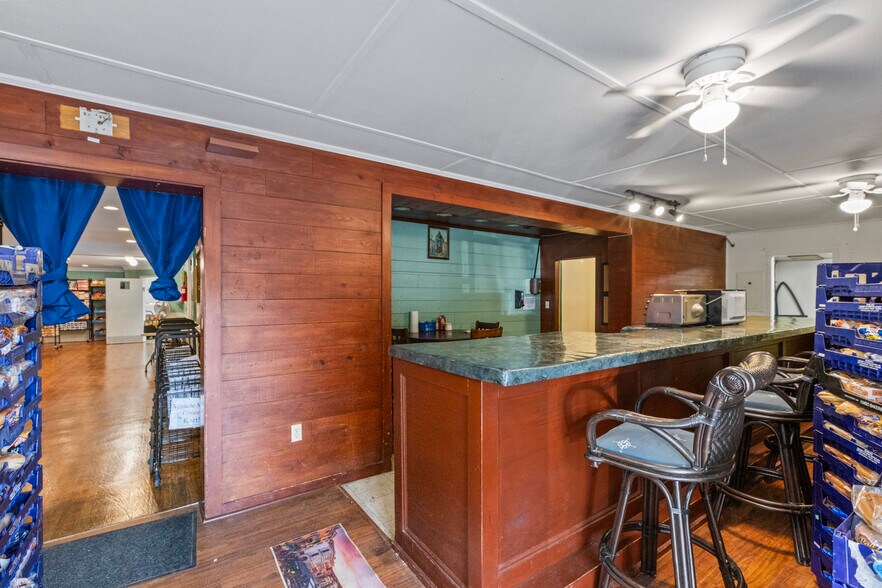 More Photos Of 712 River Rd, Washington Restaurant For Lease