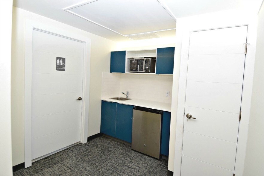 More Photos Of 26022 Budde Rd, The Woodlands Loft Creative Space For Lease