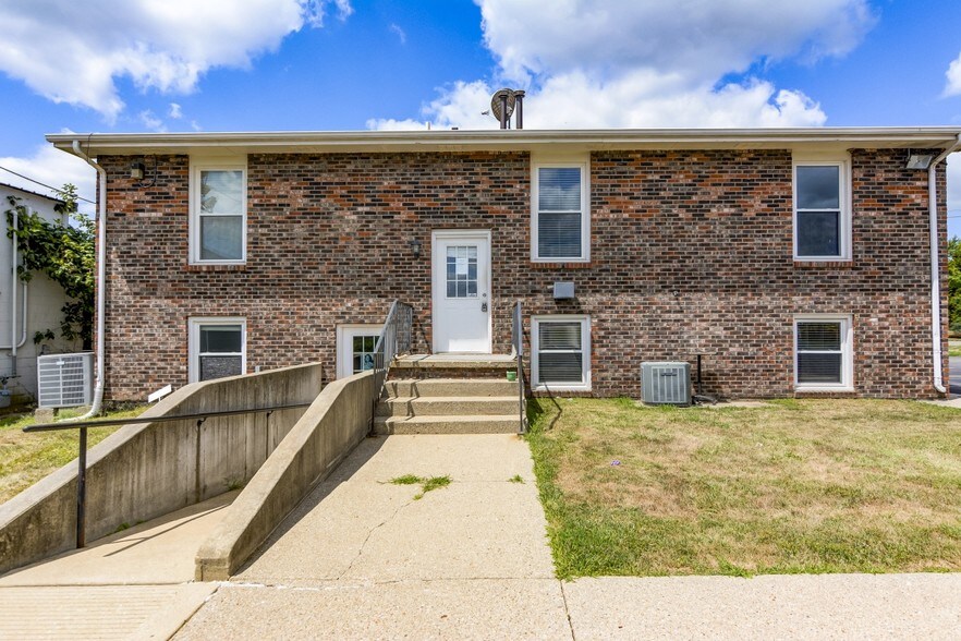 More Photos Of 3130 N Woodford St, Decatur General Retail For Sale