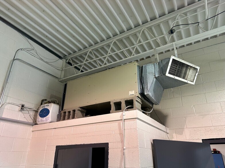 More Photos Of 536 N Beech St, Lansing Self Storage For Sale