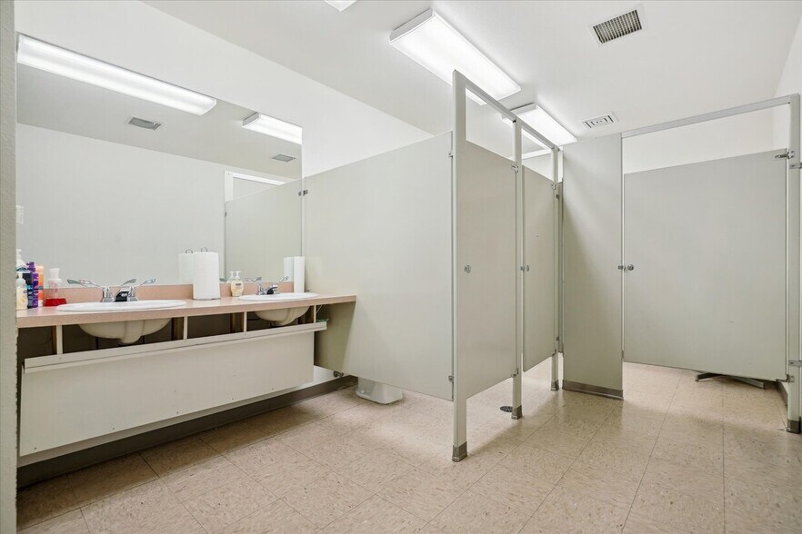 More Photos Of 628 W 5th St, Cortez Office For Sale