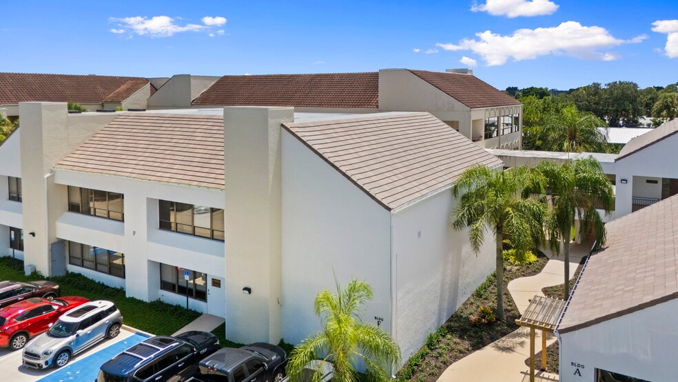 More Photos Of 900 SE Ocean Blvd, Stuart Medical For Sale