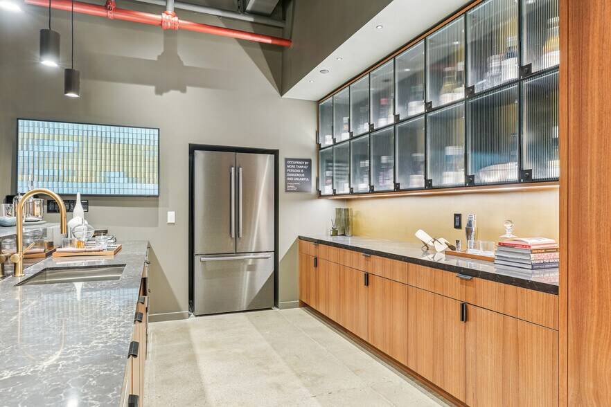 More Photos Of 875 Avenue of the Americas, New York Loft Creative Space For Lease