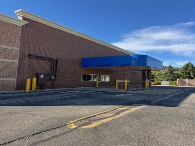 More Photos Of 63033 Van Dyke Rd, Washington Freestanding For Lease