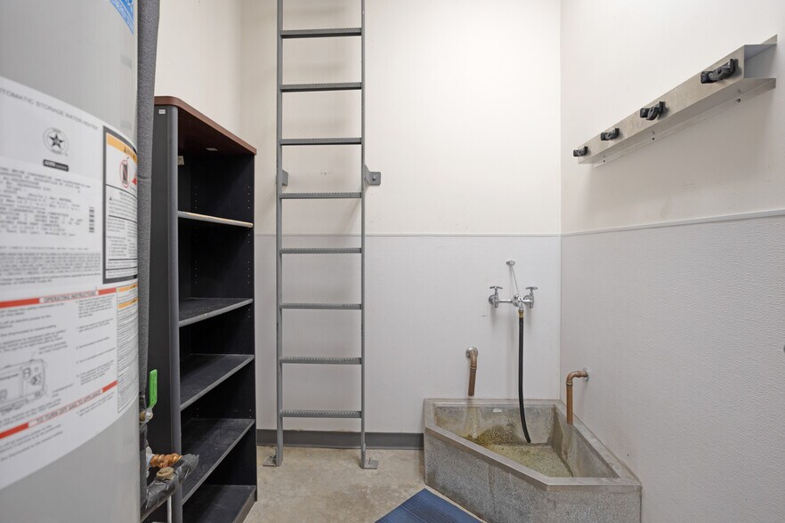 More Photos Of 4200 Mapleshade Ln, Plano Office For Lease