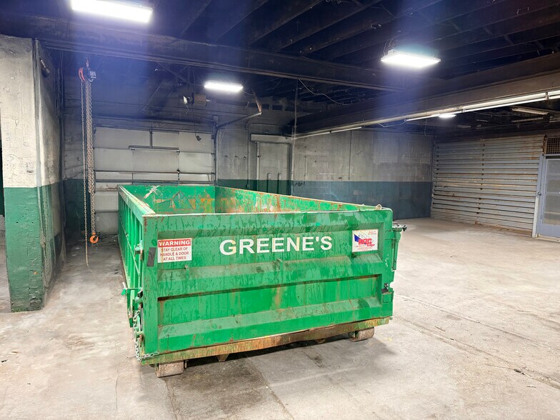 More Photos Of 2229 E New York St, Indianapolis Flex For Lease