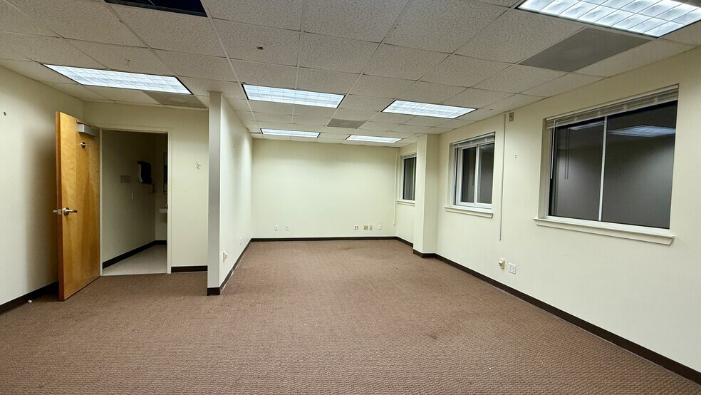 More Photos Of 25 Clark Summit Dr, Bluffton Office Residential For Lease