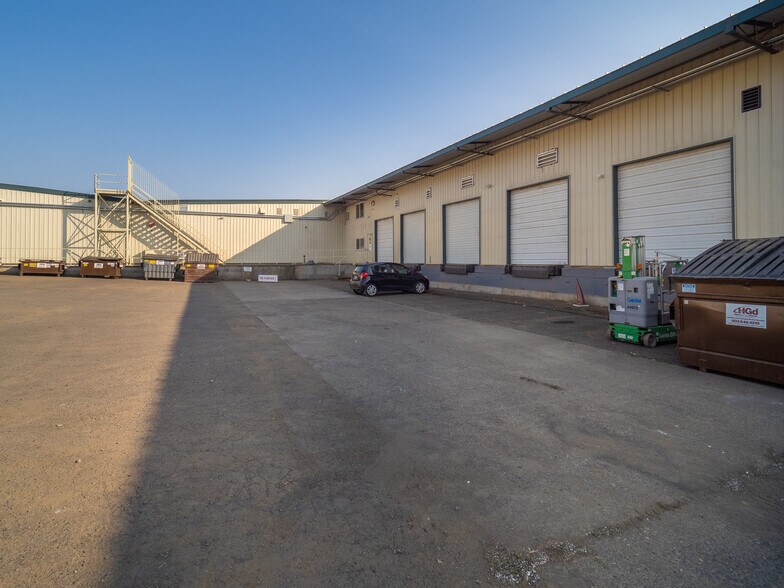 More Photos Of 630 SW Walnut St, Hillsboro Warehouse For Sale