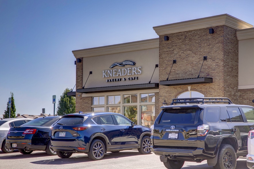 More Photos Of 9846 Zenith Meridian Dr, Englewood Restaurant For Lease