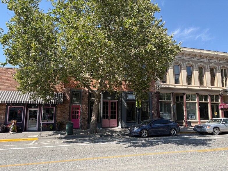 More Photos Of 211 E Main St, Dayton General Retail For Sale