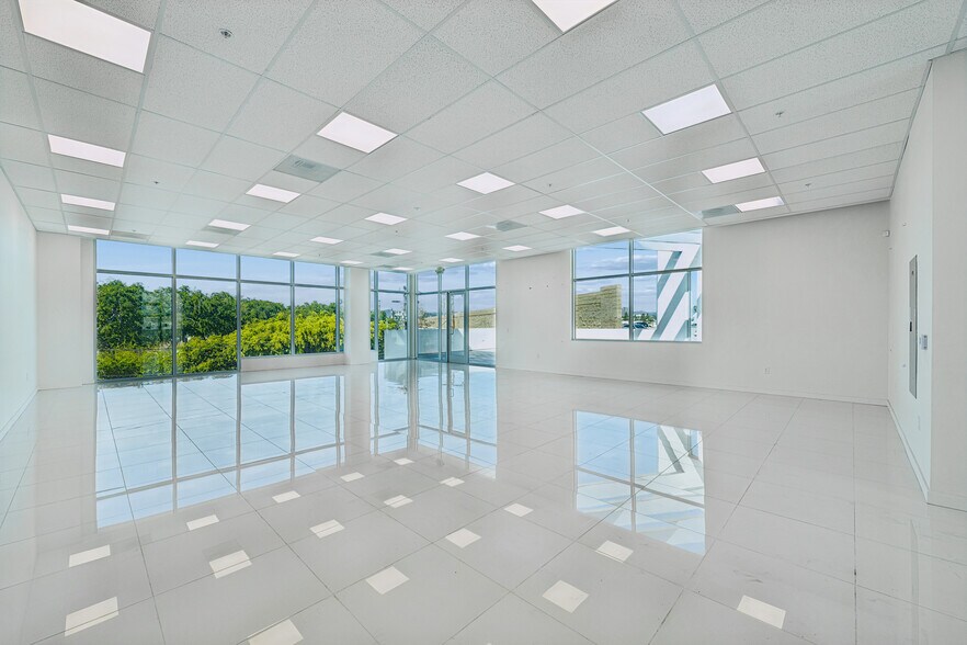 More Photos Of 11259 Washington Blvd, Culver City Office For Sale
