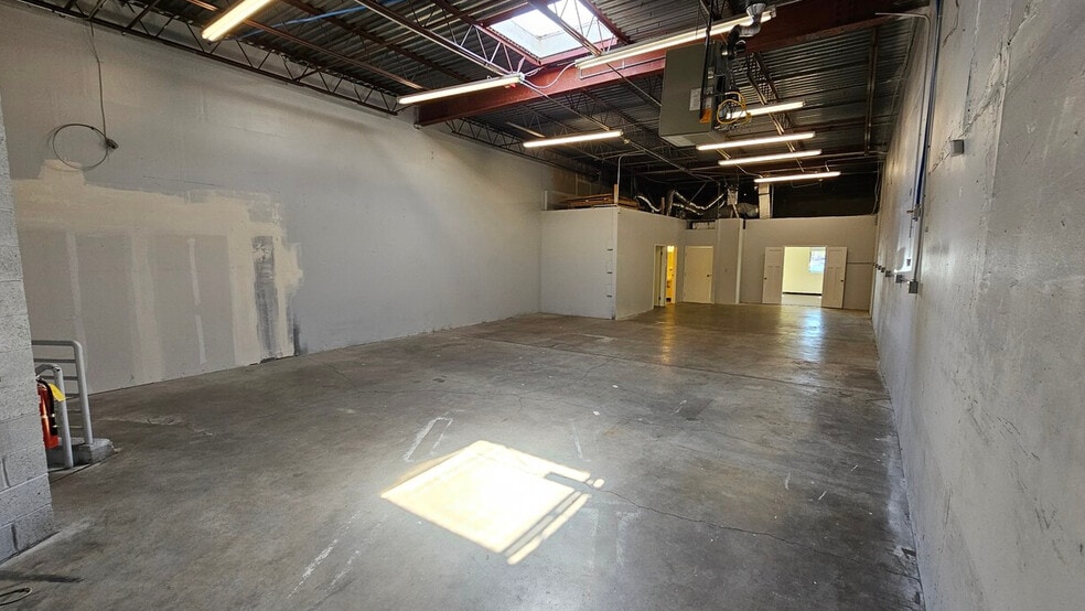 More Photos Of 4301 S Federal Blvd, Englewood Light Distribution For Lease