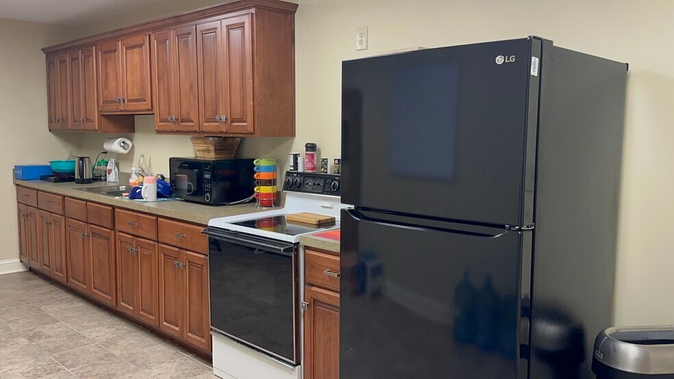 More Photos Of 104 Progress Dr, Frankfort Office For Sale